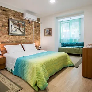 Oda ve Kahvaltı Artistic, Tiran